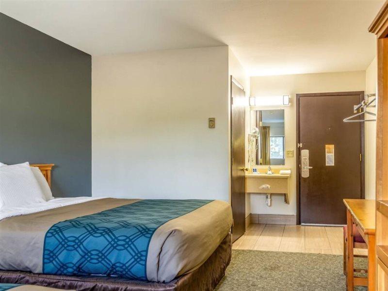 Rodeway Inn Bozeman Exteriör bild